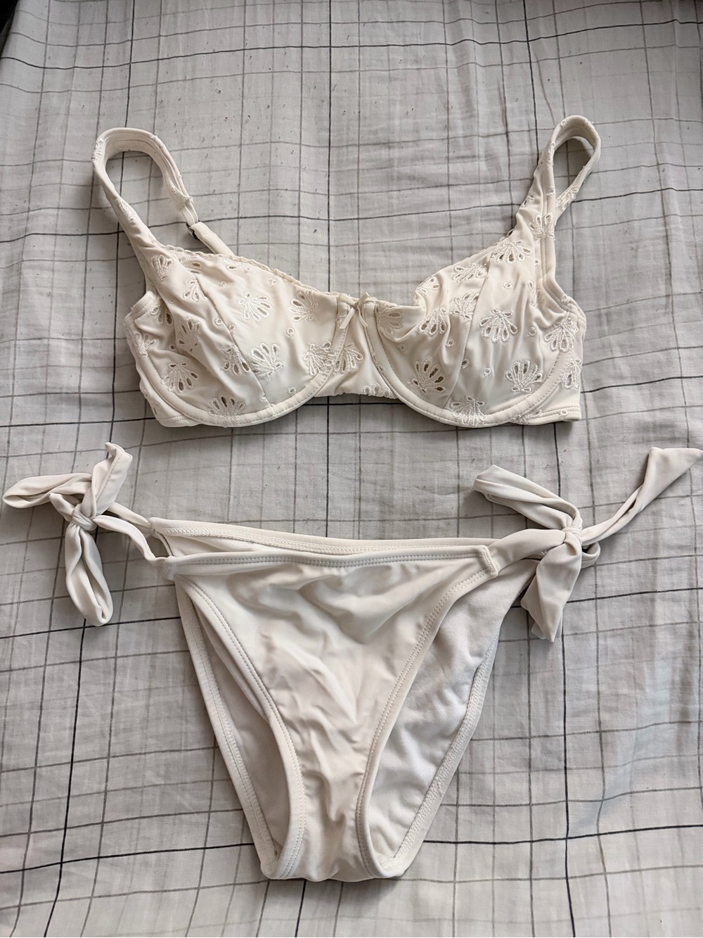 Women's Cream Eyelet Underwire Bikini Set